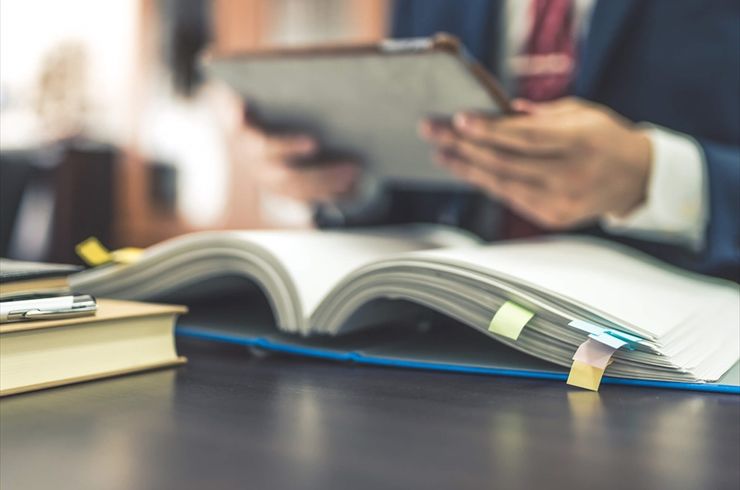 付箋のたくさんついた資料